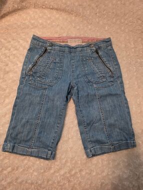 Stella McCartney Denim Knee-Length Shorts with Front Zip Pockets - Light Blue